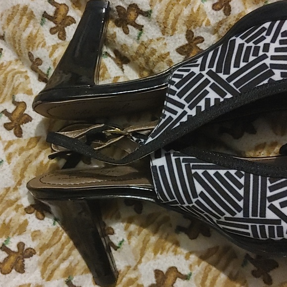 Soft Style Dress Shoe Size 7.5 - Picture 4 of 6